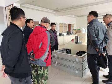 河南省建設(shè)廳科技與標(biāo)準(zhǔn)處康處長(zhǎng)、河南省建筑協(xié)會(huì)段秘書長(zhǎng)、河南省建筑科學(xué)研究院黃工等一行蒞臨考察